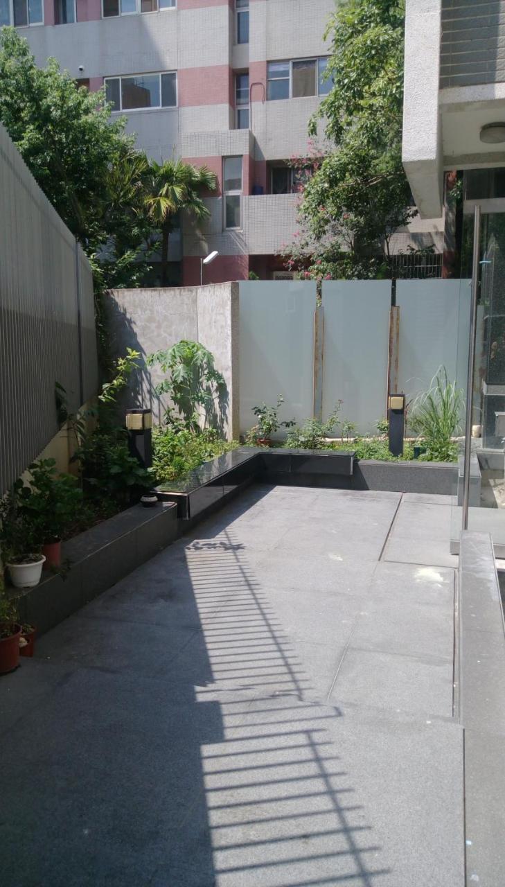Fengjia Qing Su Homestay ไถจง ภายนอก รูปภาพ
